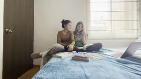dos mujeres universitarias follan duro en la habitacion