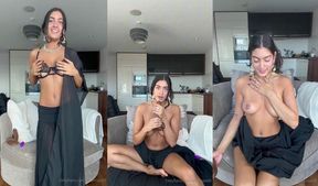aria khan strips to masturbate her cunt porn video