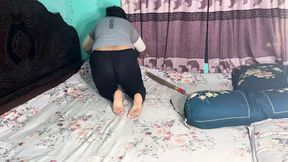 Raw desi booty pounded by Indian brother-in-law in seedy bedroom affair gone wrong