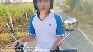 Amatorski punkt widzenia pięknych młodych hiszpańskich nastolatek, ruchanych i oblewanych spermą w miejscu publicznym