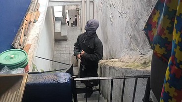 MORADOR DE RUA ENTROU NA MINHA CASA E ME PEGOU A FORÇA DEI GOSTOSO