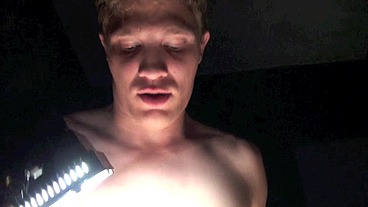 il filme son pote en train de lui sucer sa grosse bite