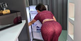 The hotwife get a visit from her stepson, inviting him to get close.