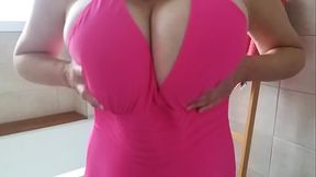 AGATHE SQUEEZING HER CLEAVAGE