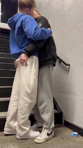 Mature Gay: Stairwell Quickie - Kylerstone