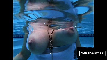 PAWG Baddie In Swimming Pool Twerks and fucks her wet pussy