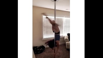 Haley Sandra Sue Po pole dancing