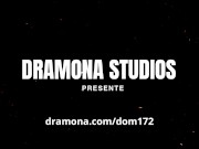 Dominatrice Ramona se prépare à détruire le cul de son homme soumis