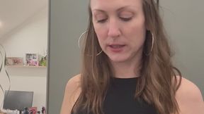 Had to call my friend to tell her about my tiny colleague who’s so scared of me haha