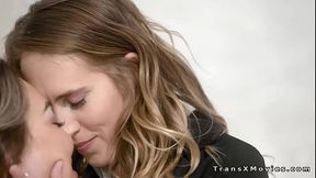 Morning sex in the shower of shemale and her girlfriend