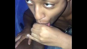 Neg&atilde_o pirocudo gozou na minha boquinha e depois me fudeu at&eacute_ o talo sem d&oacute_