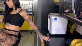 evelyn buarque hidratando os pes com goza * jhoe dias *