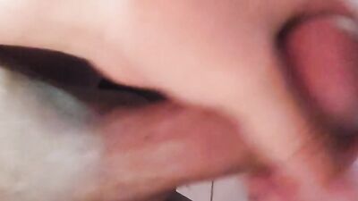 Close-Up View ng Salsal sa Malaking Titi ni Bagets - Fresh Teen Masturbation