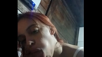 Mamando na pica com carinho