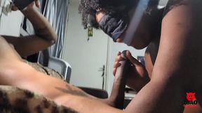 minha fa neguinha deu no sofa e chupou e bebeu o leite todo