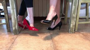 FOOT STEPPING FIGHT TWO GIRLS IN HIGH HEELS - MOV Mobile Version