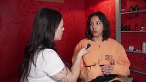 German influencer Maria Ludovicaa shows off her lesbian skills