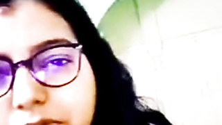 Phat Indian chick witnesses man meat getting off and popshot on web cam