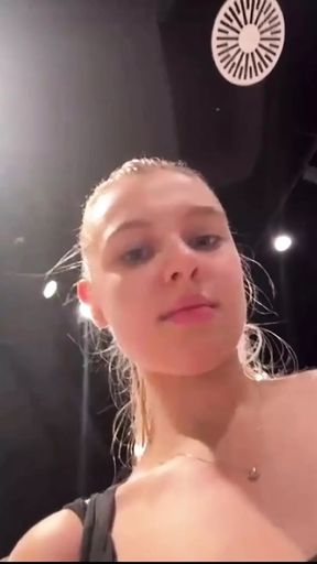 Extreme masturbate in changing room