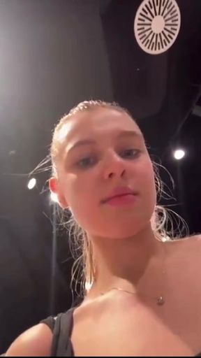 Extreme masturbate in changing room