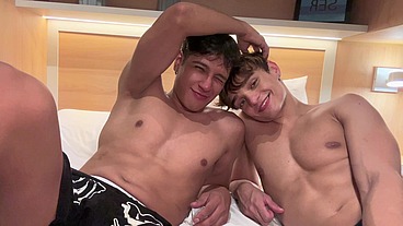 CORRIÉDOSE DENTRO DEL CULO DEL TWINK