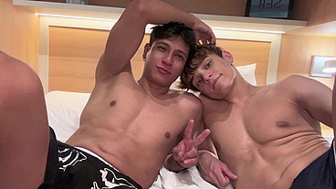 CORRIÉDOSE DENTRO DEL CULO DEL TWINK
