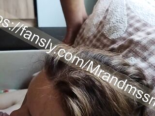 горячая милфа получает мощные оргазмы от вибратора с сосет член крупным планом