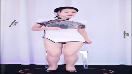 chinese girl dance - madame butterfly