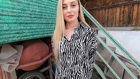 Russian blonde gave a blowjob and framed her pussy for a discount for home repairs.