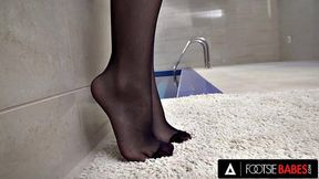 FOOTSIE BABES - Feet First, Fuck Second - Blonde Kelly Slot Knows What He Wants