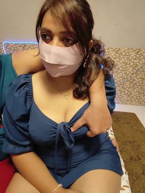 Indian couple squeezes natural boobs