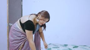 bade ke jaane ke baad chote ne bhabhi ko akela dekh uthya mauke ka fayefa