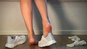 After Park Walk Foot Tease - White On Cloud Sneakers Off, Sweaty Socks Removal & Bare Soles Play
