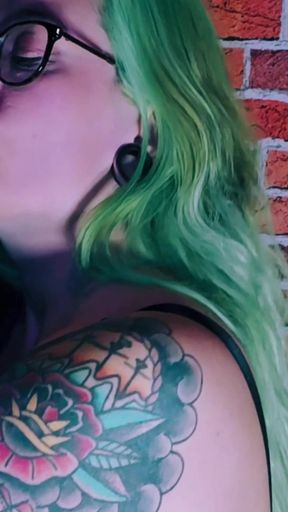 Elizabethhunny's First Gloryhole Experience