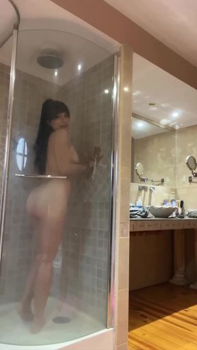 Solitary woman enjoys a big-assed shower cumshot