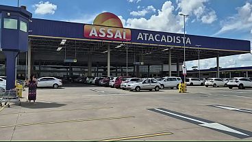 Fui fazer compras no supermercado e acabei encontrando uma puta safada no estacionameno