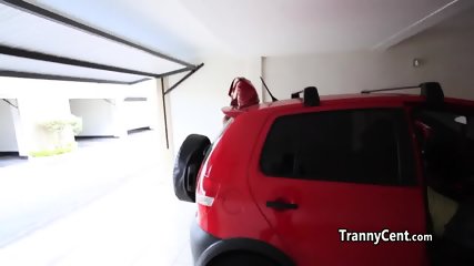 Big booty shemale behind the scenes