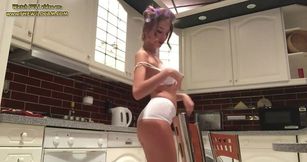 Hot teen cooking and fapping