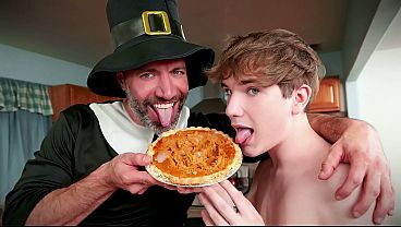 Caught My Stepdad Fucking My Thanksgiving Pie