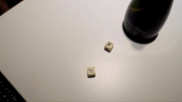 mi hermanastra y yo nos divertimos con el kamasutra 2 dados y una poronga