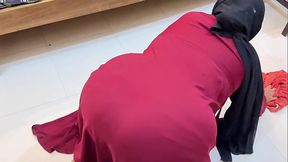 Hot Stepmom stuck under bed and want anal fuck inside her big ass!