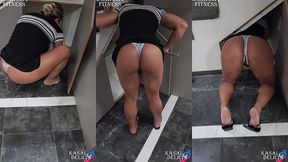 esposa safada fazendo faxina com um vestidinho curto so pra mostrar a calcinha fio dental doida pra algum vizinho ver