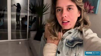 Lucky Dude Has Threesome With Scarlett Taylor And Naomi