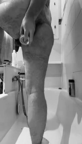 I'm using a dildo on my ass