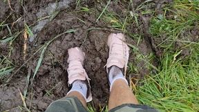 HOKA Bondi 8 sneakers muddy