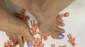 Giant queen tramples on her subjects