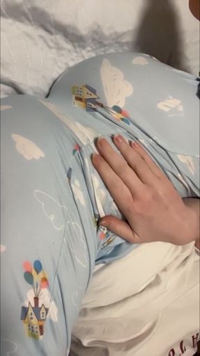 Creamy pussy squirts piss all over dildo