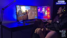 Mulher tem certeza que � melhor que o video game e ela prova