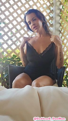 Sit, Relax and Worship DommeMommy
