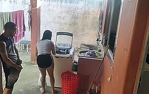 Esposa saiu e a empregada nao resistiu ao meu pau ereto